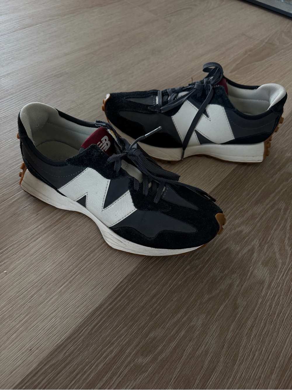 New Balance 327 - Picture 2 of 11